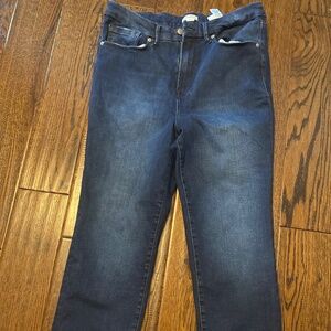 Good American always fits. Good classic Jeans